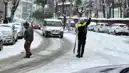 Bartın'da Polis, Buzlu Yolda Vatandaşın Yanında!