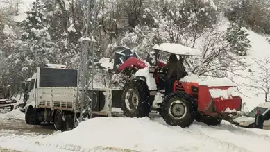 Şiddetli Kar Yağışı, Araçları Yolda Bıraktı