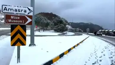 Bartın'da Kar Yağışı Sürücüleri Mahsur Bıraktı, Polis ve Jandarma Yardımcı Oldu