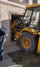 Fren Arızası: İş Makinesi Eve Girdi, Yaralı Var