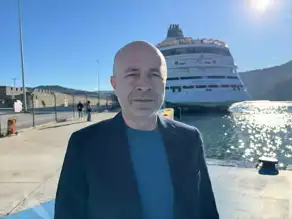Kruvaziyer Gemisi Karadeniz'e Demirledi