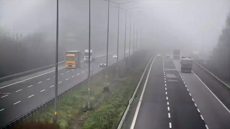 Bartın ve Düzce'de Yoğun Sis Trafiği Felç Etti
