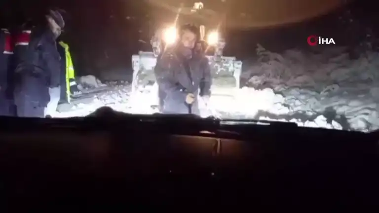 Bartın'da Kar Yağışı: Sıkıntı ve Eğlence Bir Arada
