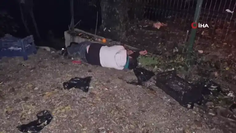 Irmak Kenarında Sızan Kişi